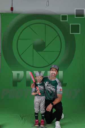 U7Girls-McIntoshFarms_~Ada~Dafoe_EBA_2120_pose3